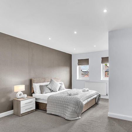 Brook Meadow House, 4 Bed House, Manchester Astley  Экстерьер фото