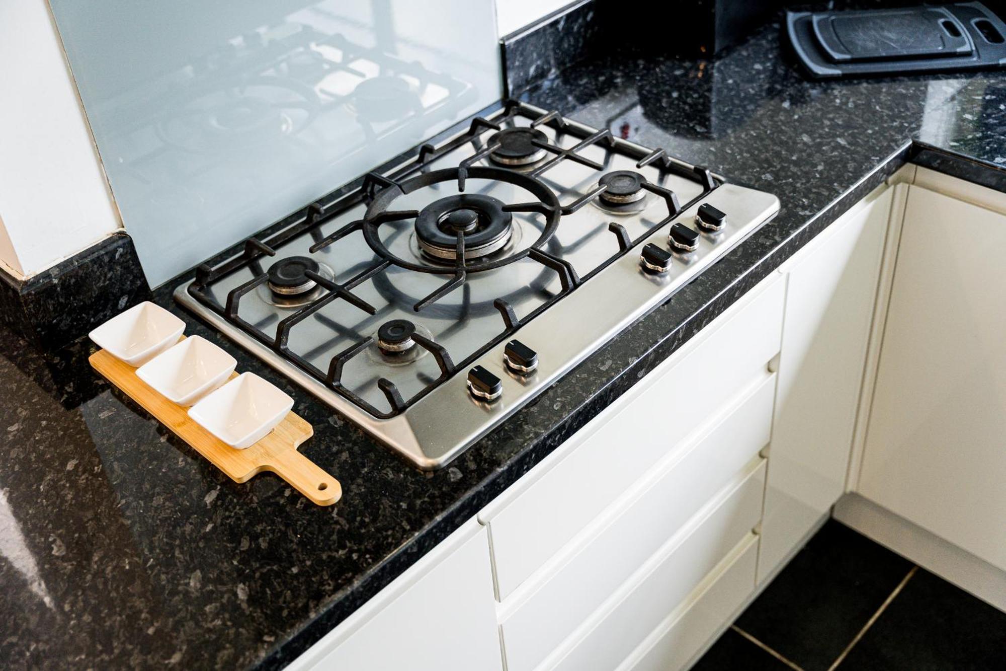 Brook Meadow House, 4 Bed House, Manchester Astley  Экстерьер фото