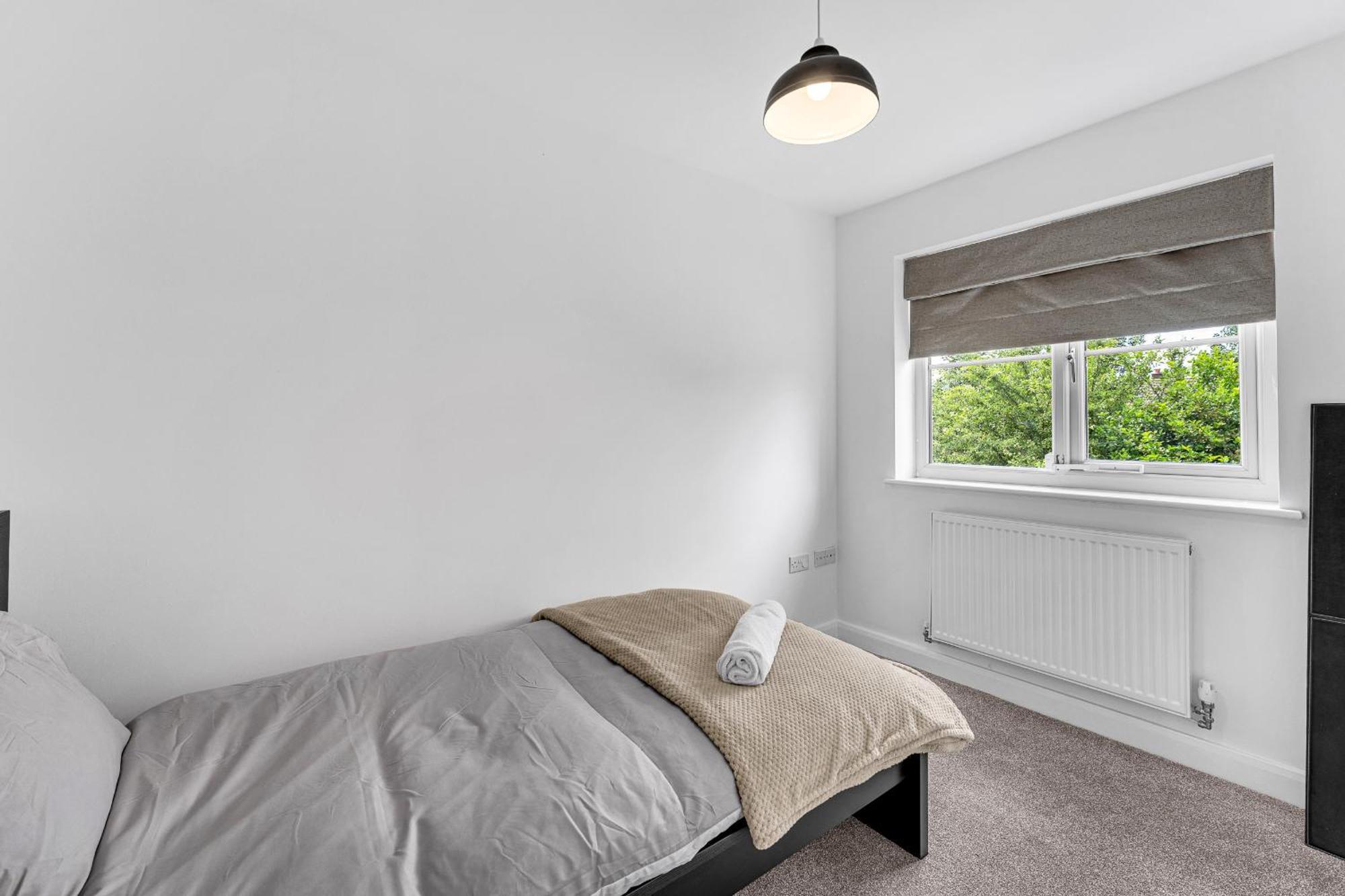 Brook Meadow House, 4 Bed House, Manchester Astley  Экстерьер фото