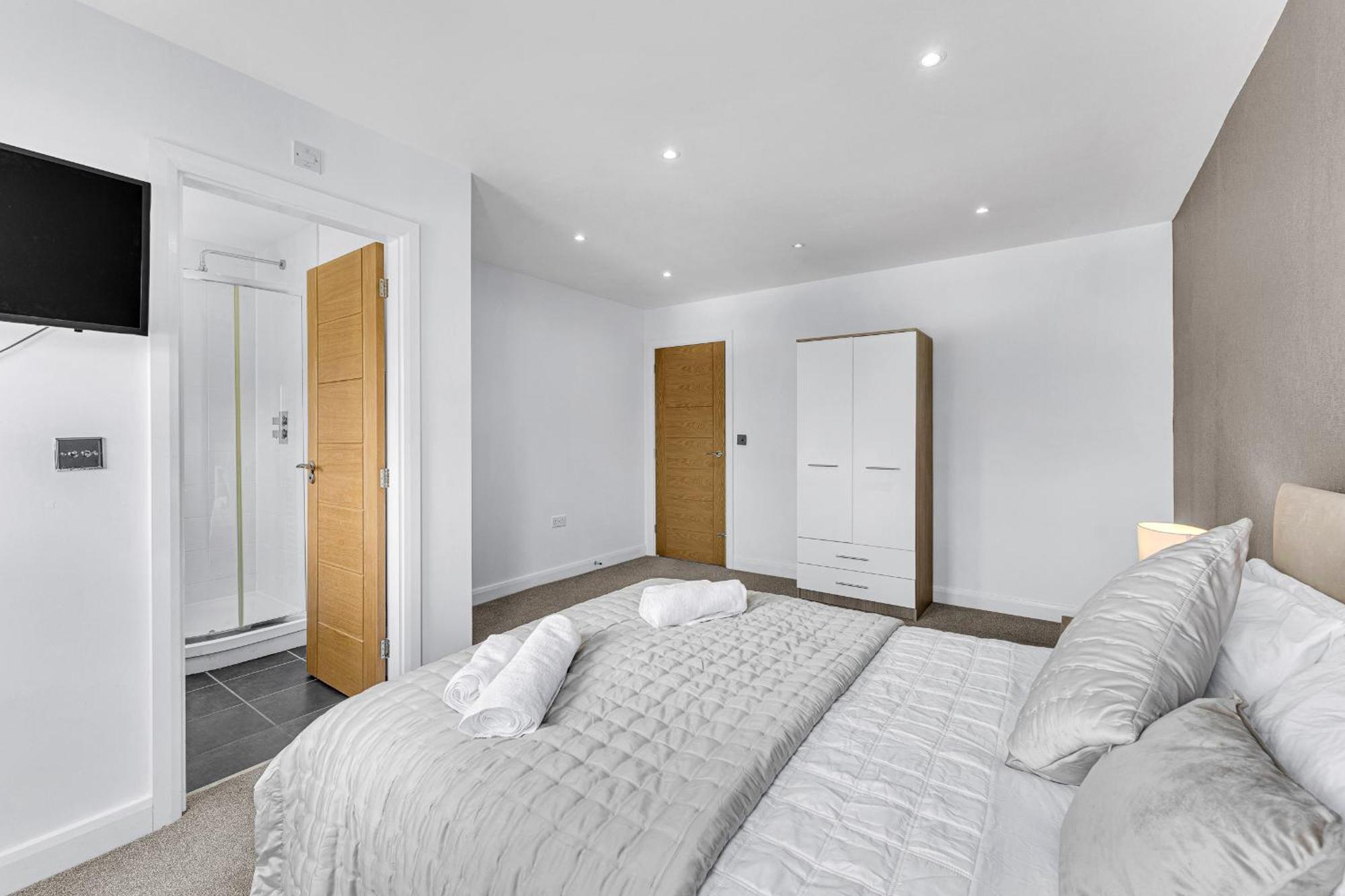Brook Meadow House, 4 Bed House, Manchester Astley  Экстерьер фото