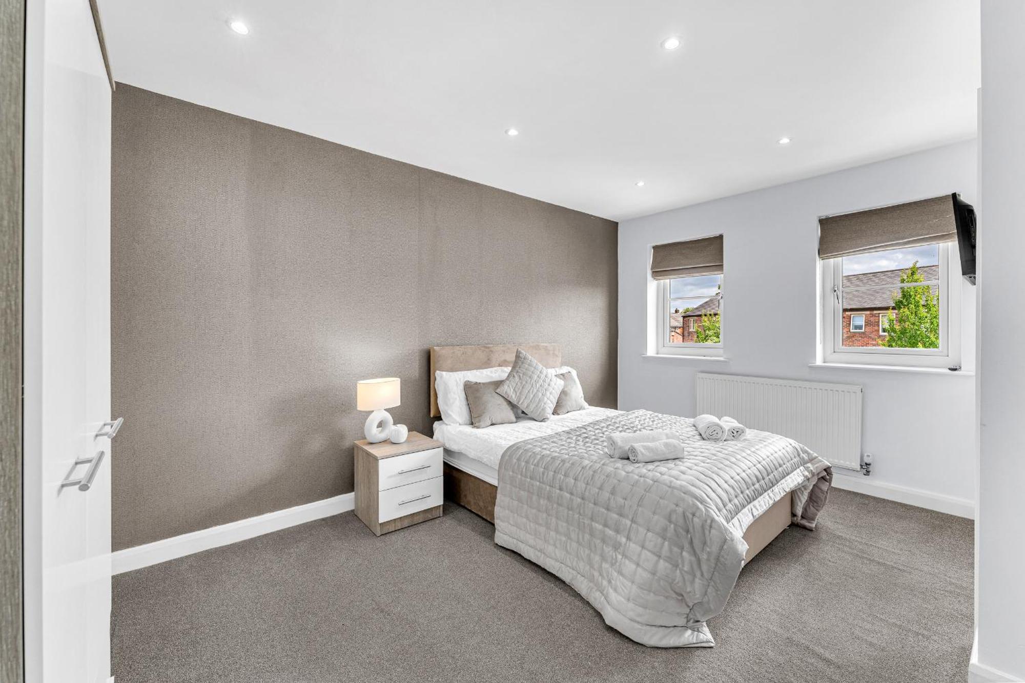 Brook Meadow House, 4 Bed House, Manchester Astley  Экстерьер фото